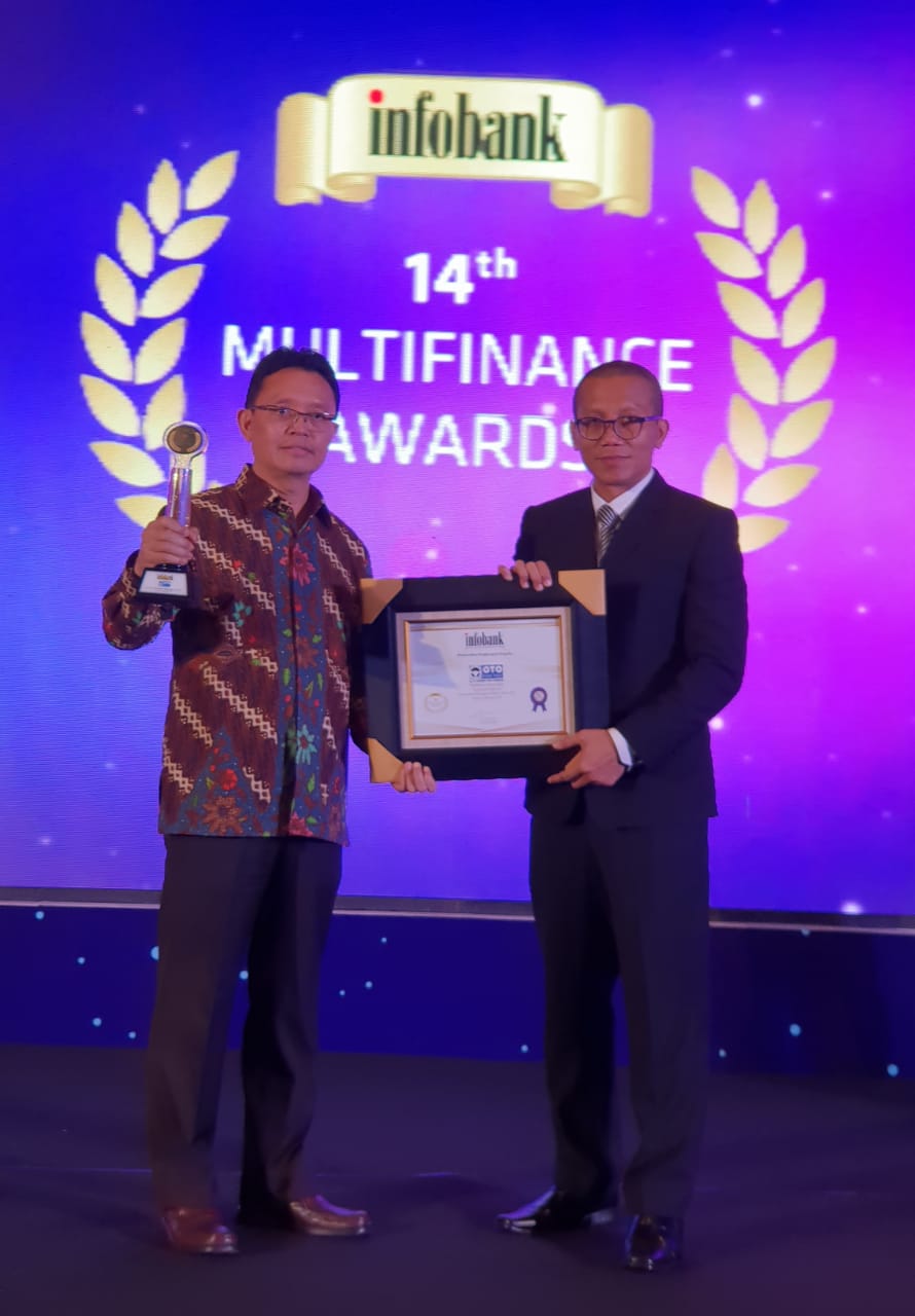 Infobank Anugerahi Piala Emas Atas Kinerja Keuangan PT Summit Oto Finance 