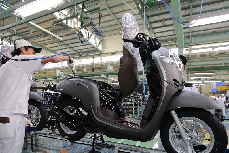 New Honda Scoopy Tampil Segar Dengan Desain Baru